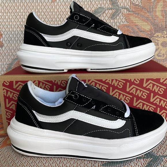 Vans WMNS Oid Skool Over
Black/White
VN0A7Q5EBA2
Sneakers Platforms - Picture 1 of 16